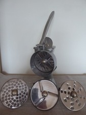 Fleischwolf Minna mit Saftpresse und 4 verschiedenen Scheiben