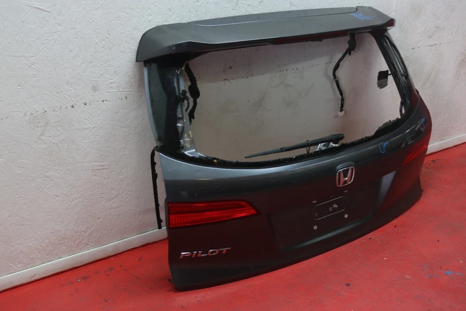 2019 2022 HONDA PILOT REAR LIFTGATE SHELL OEM WITH CAMERA Foto 2 de 4