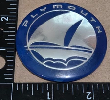 PLYMOUTH VOYAGER LATE 90'S FRONT EMBLEM 4676989 (6249)