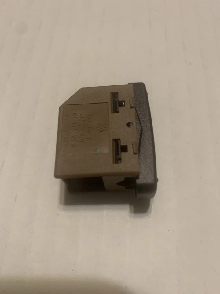 Переключатель управления дверным замком питания 98-10 OEM Volkswagen BEETLE 1C0962125B - Изображение 3 из 4