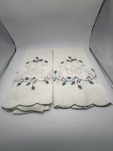 Linens Christmas Napkins Embroidered Christmas Holly Berries Pair Of 2