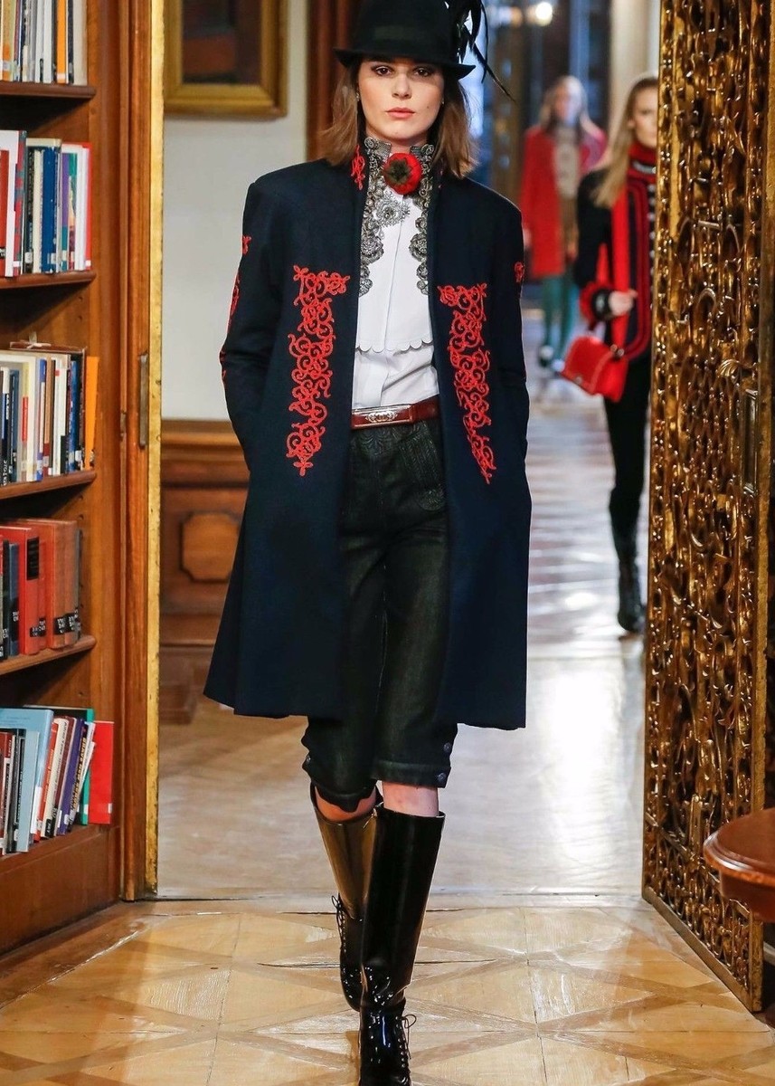 $10,050 New w Tags ICONIC RUNWAY Chanel Navy Blue Red Wool Over