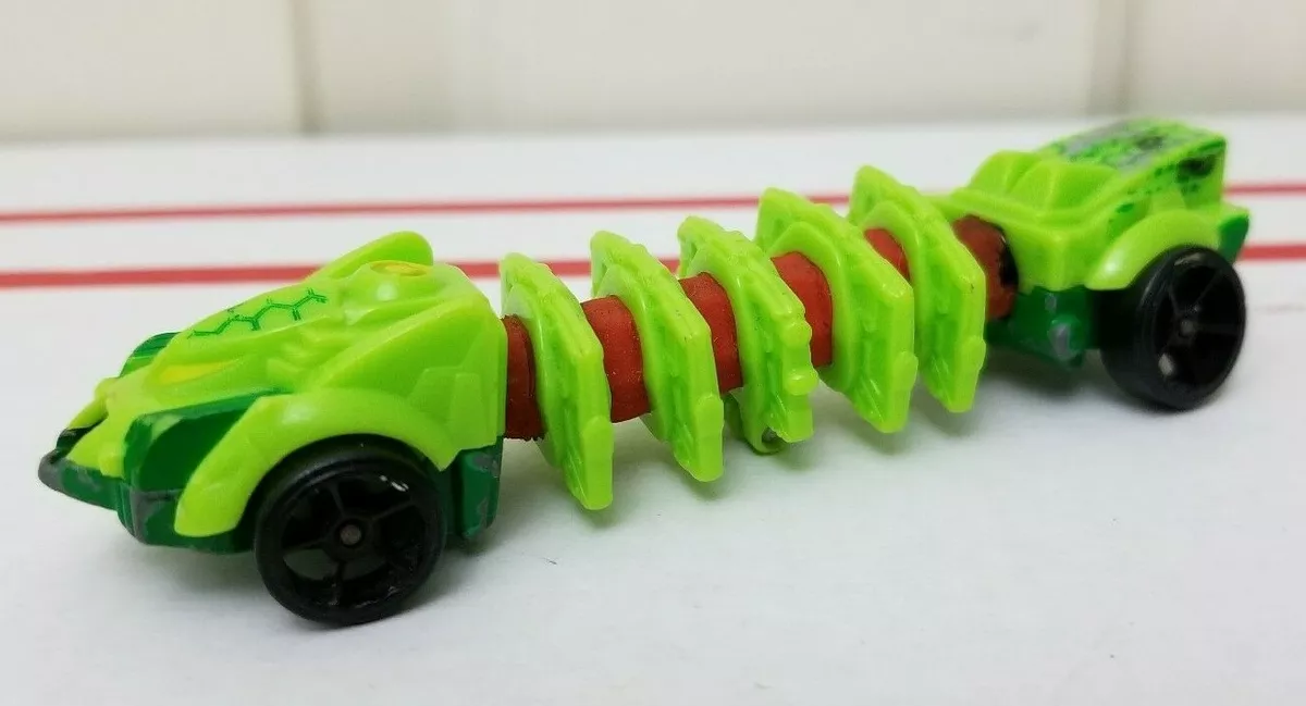 Hot Wheels Mutant Machines Robo Wheels Green BBY86 Slithering Car 2014