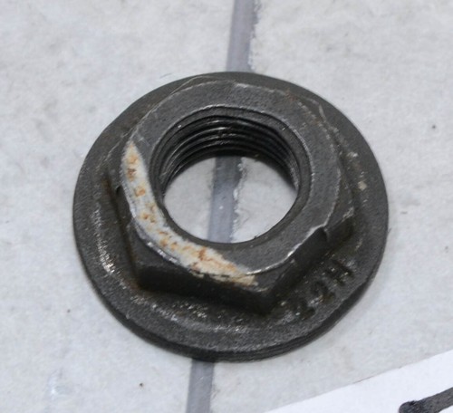 VW Polo 6N1 Bj 1995 24er Mutter Befestigung Lenkrad #72457-F21