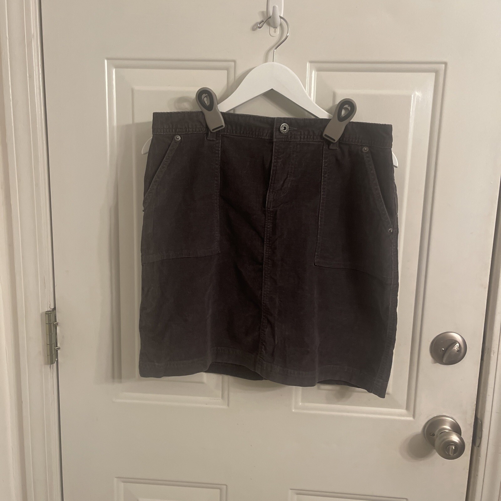 North Face Women's Gray Corduroy Skirt with Multi Pockets Size Medium  