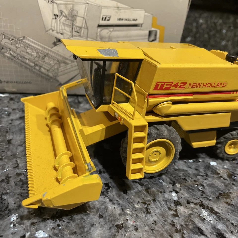 NZG #269 SPERRY-NEW HOLLAND TF42 COMBINAR escala 1/42 con caja hecha en ALEMANIA piezas Foto 2 de 4