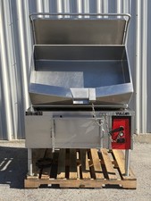 Vulcan VG40 Natural Gas Tilt Skillet/ Braising Pan (VIDEO)