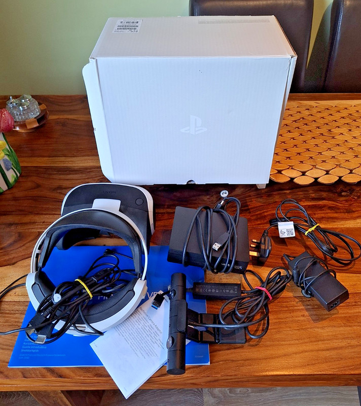 Sony PlayStation VR Headset CUH-ZVR1 PS4 **With Camera Boxed Working