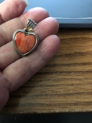Dan Dodson Spiny Oyster Heart Pendant - Picture 4 of 4