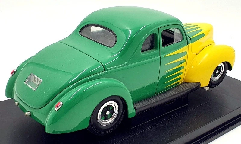 Eagle Universal Hobbies 1/18 Scale 814007 1940 Ford Deluxe Hot Rod Green/Yellow - Image 2 of 4