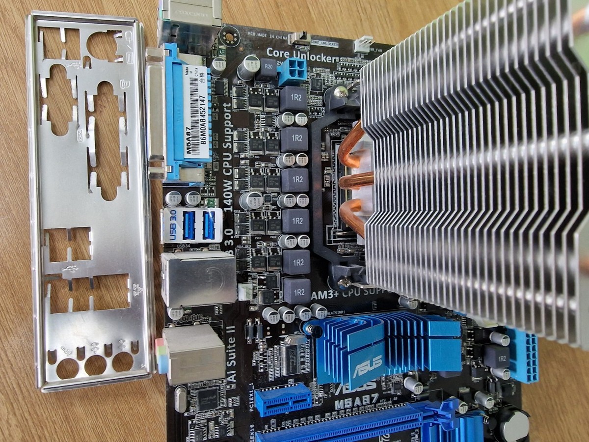 ASUS M5A87 motherboard Skt AM3+ Phenom X4 II 955 Processor + 4GB