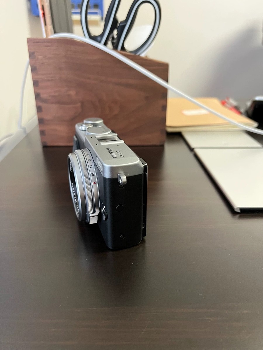 FUJIFILM Digital Camera X70 16.3 MP Silver X70-S W/Battery