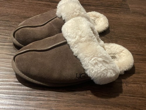 Zapatilla espresso UGG Scuffette II talla 9 - Imagen 4 de 7