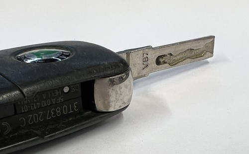LLAVERO ABATIBLE REMOTO DE 3 BOTONES SKODA OCTAVIA FABIA ETC ¡PROBADO! LOOK 3T0 837 202 C - Imagen 4 de 5