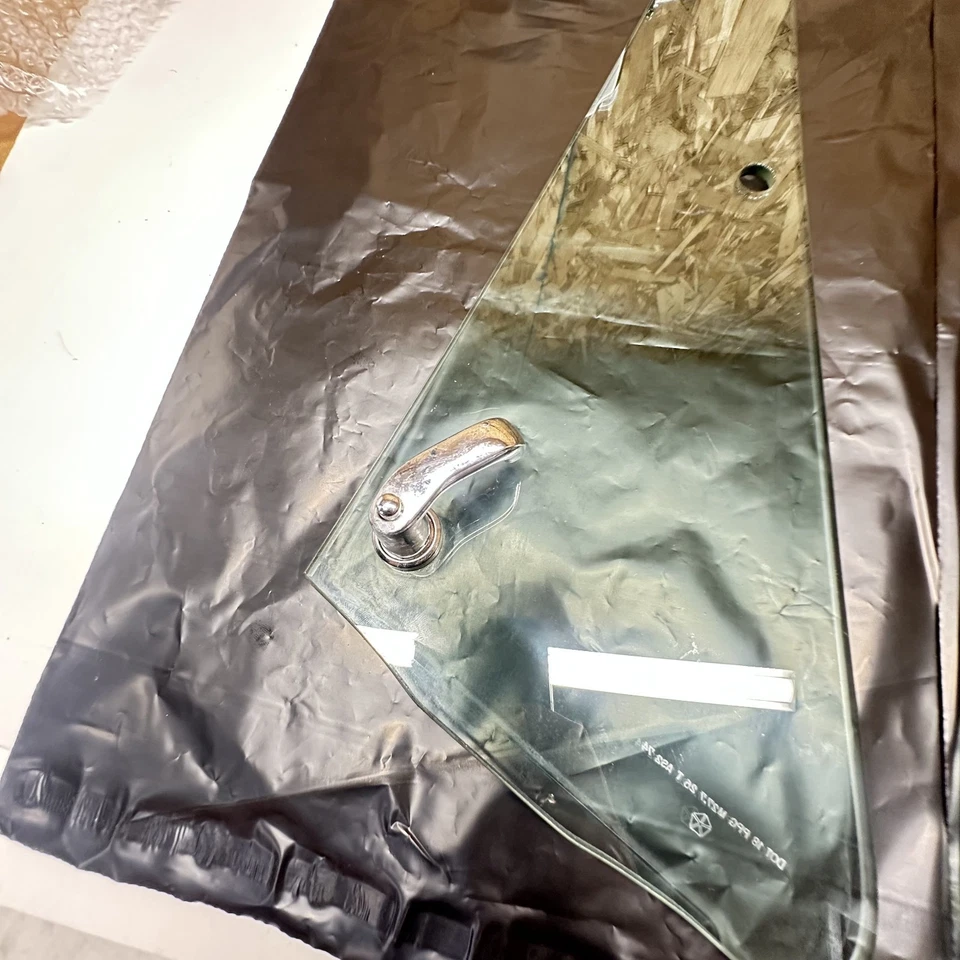 1979-1985 1st Gen Dodge Ram Ramcharger Vent Wing Window glass Pair D250 W250 - Image 3 of 4