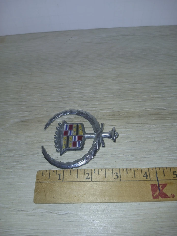 Cadillac DeVille Fleetwood capó adorno 1985-1993 cromo 25536110 original  Foto 3 de 4