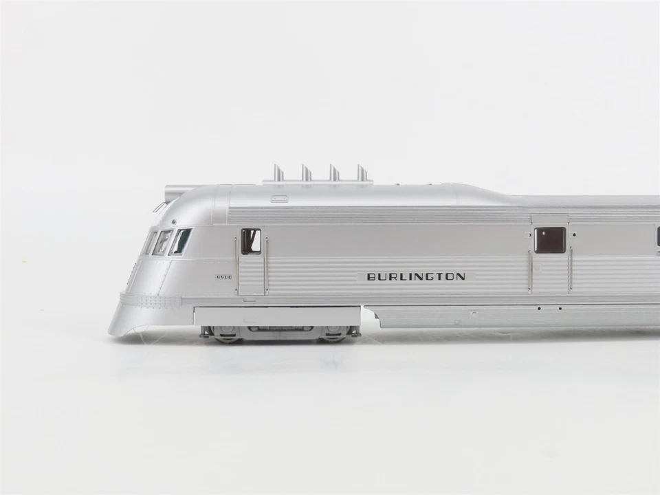 HO Scale Con-Cor 001-8721 CBQ Pioneer Zephyr Diesel Motor Train Set  - Image 2 of 4