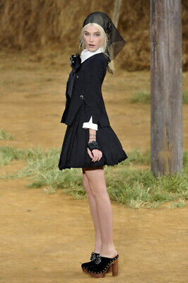 CHANEL 10P SPRING 2010 MOST WANTED RUNWAY BOW JACKET CC CHANEL 10P SPRING 2010 MOST WANTED RUNWAY BOW JACKET CC
