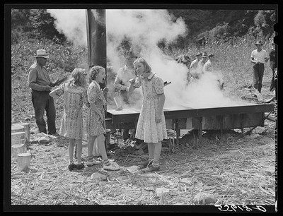 Photo:Jackson Campton Kentucky 1940 Sorghum Syrup Children Cane Boiling