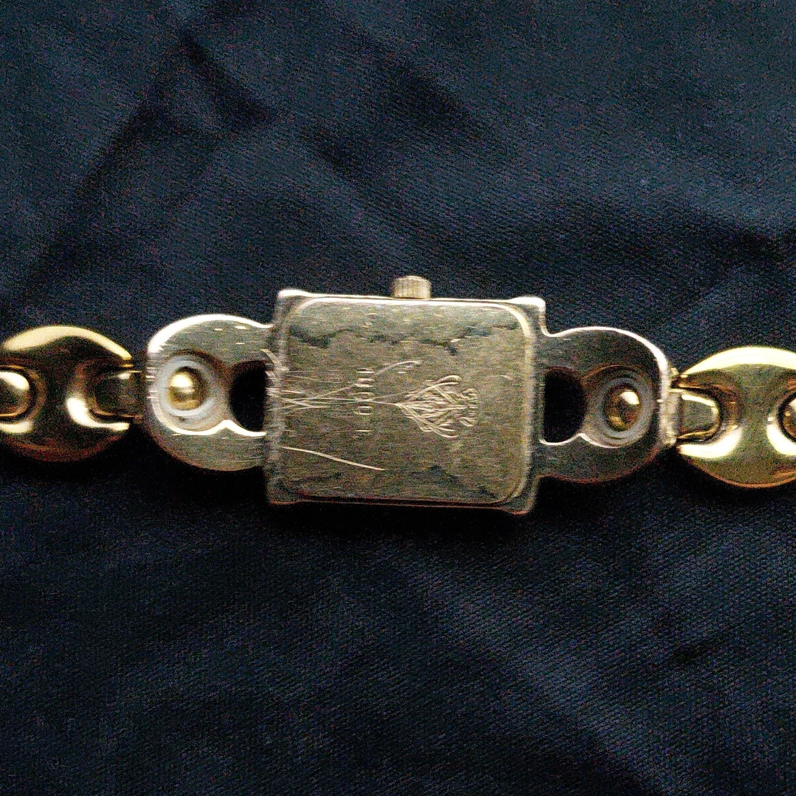 GUCCI Gold Rectangular Analog Bracelet Wristwatch… - image 1