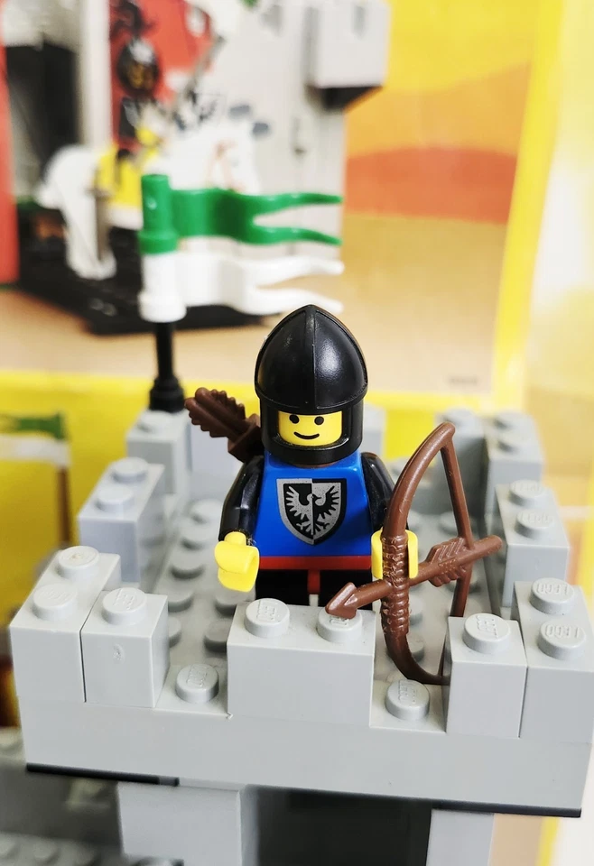 Lego 6073 Legoland Castle System Complete With Original Manual And Box - Image 4 of 4