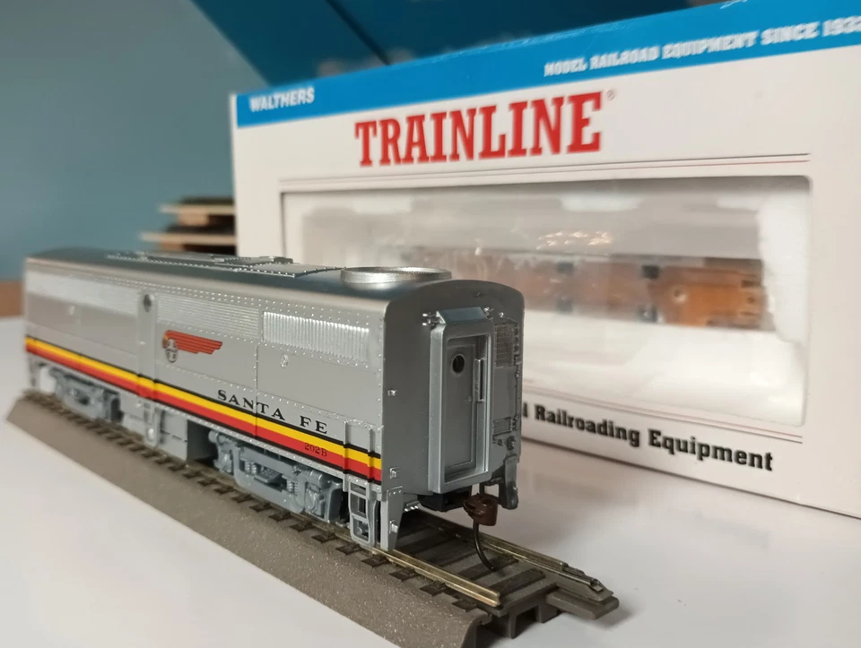 Walthers Trainline 931-264 Santa Fe Alco FB-1 202A - Photo 4/4