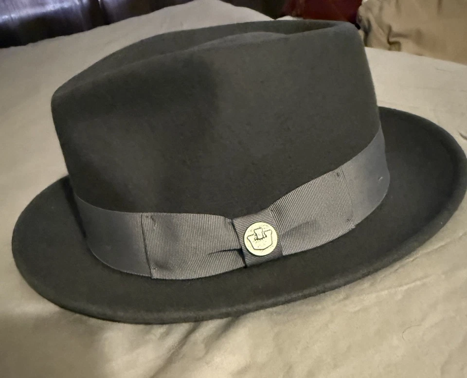 Goorin Bros Fedora Gris Carbón con Cinta y Botón Foto 2 de 4