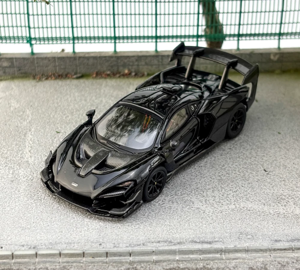 CM 1:64 Black Senna GTR Racing Sports Model Diecast Metal Car