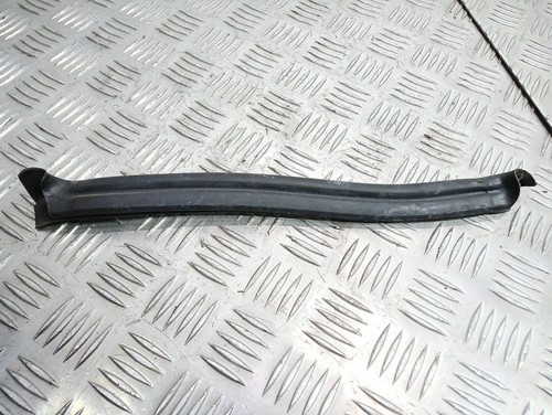 BMW 3 (E46) 2002 Links Gummidichtung Motorraum 8215893 UST32169