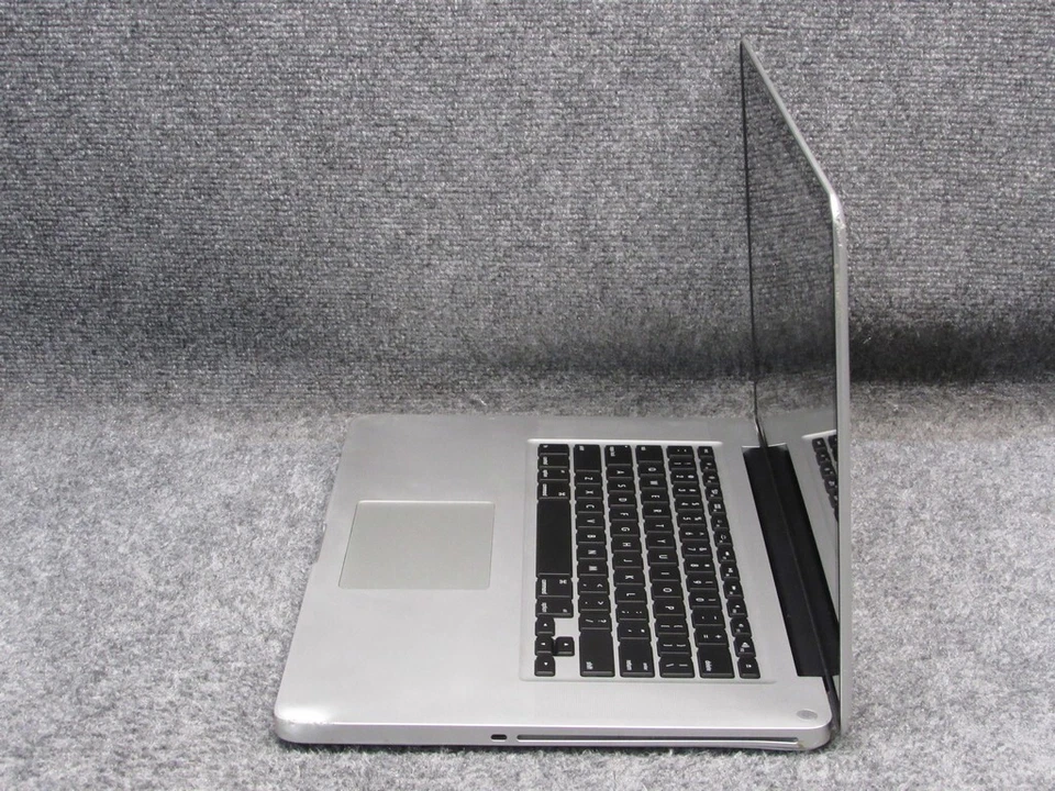 Laptop Apple A1286 MacBook Pro 15" Intel Core i7-620M 2.66GHz 4GB RAM 500GB HDD Foto 4 de 4