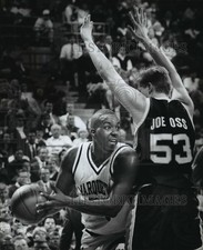 1994 Press Photo Marquette University - Damon Key and Joe Ross, Opposing Team