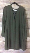 ASTR The Label Women's Olive Green Lace V-Neck Long Sleeve Tunic, Size Small. 