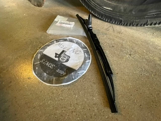 (1) OEM Toyota Sequoia 2001-2007 "SELECT" 2008 Models Rear  Blade  85242-34011 - Image 2 of 4