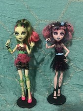 venus mcflytrap and rochelle zombie shake