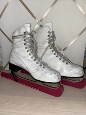 ICE SKATES/SAM CANADIAN SKATES WOMENS SIZE 9 2/3