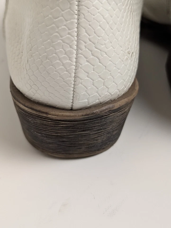 Free People Women’s White Western Cowboy Boots Size 8M Snakeskin Style - Image 3 of 4