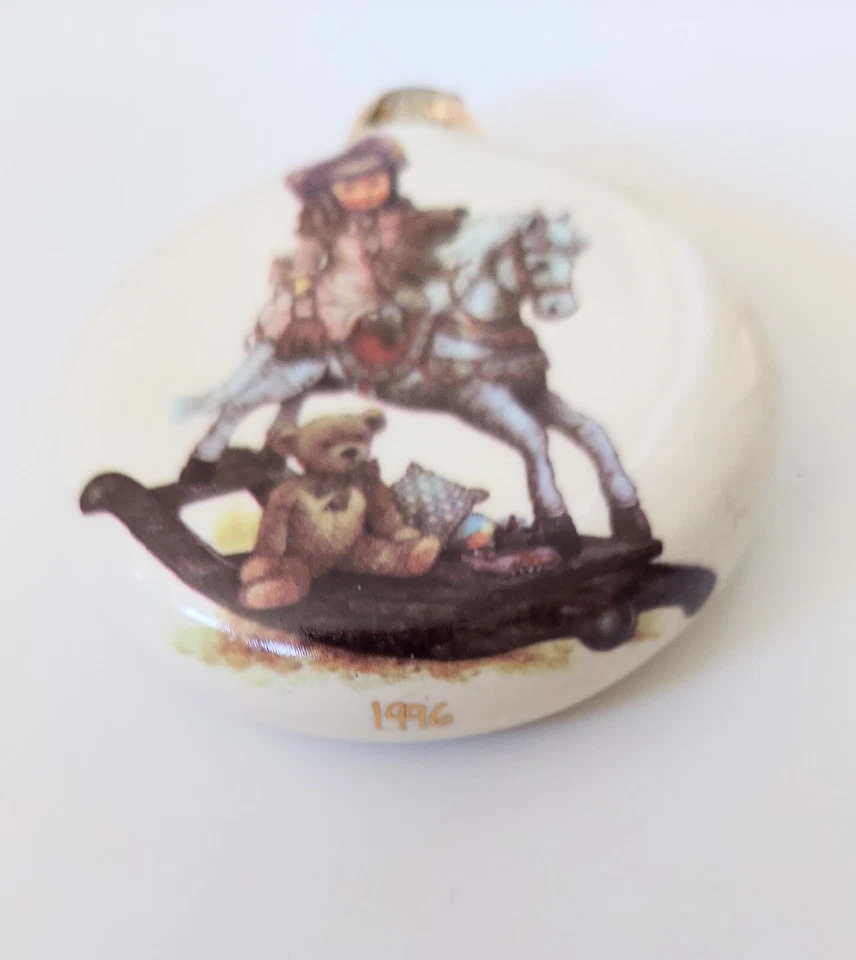 Juego de adornos navideños musicales colgantes firmados vintage de 1996 Foto 3 de 4