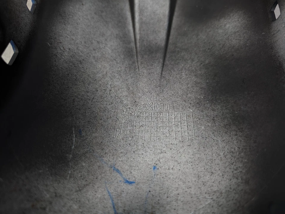 Kawasaki Ninja ZX6R ZXMT 2007-2008 OEM RUEDA DELANTERA GUARDABARROS CUBIERTA CARENADO Foto 3 de 4