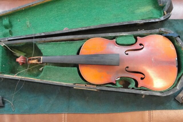 Antique Copy of Antonius Stradivarius Violin w\case