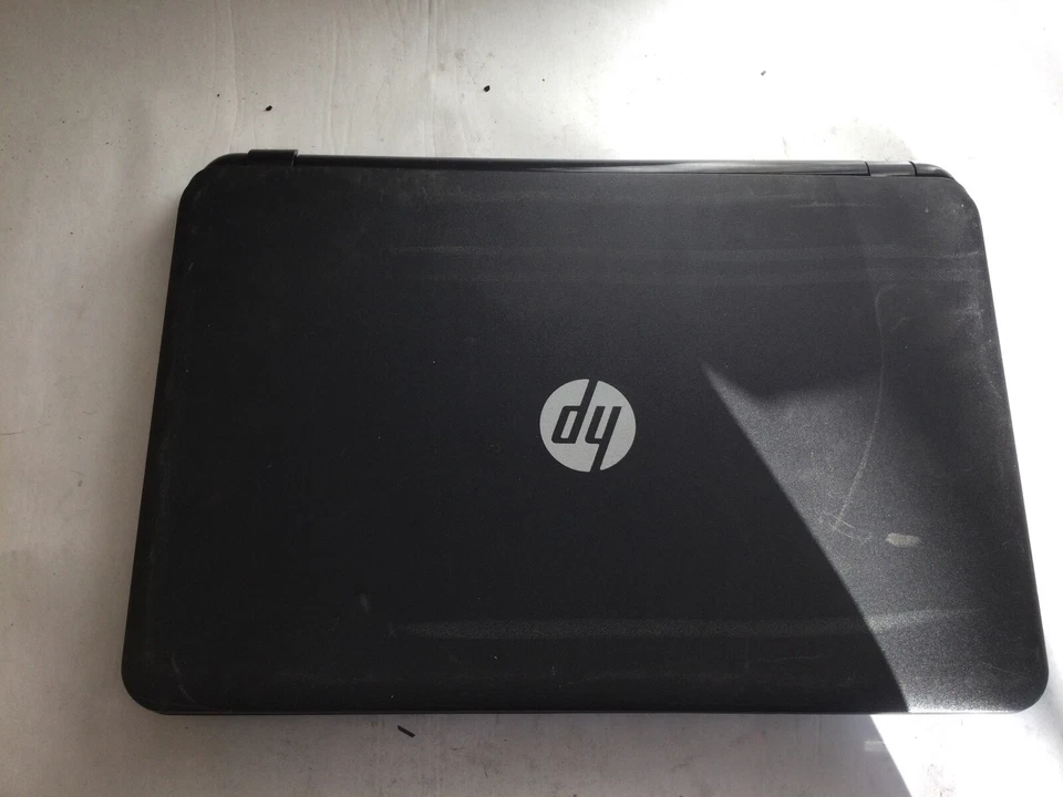 HP 15-R210DX - FOR PARTS - NO BOOT- SCREEN DAMAGE - INTEL I5 - NO RAM -READ-BB - Image 3 of 4