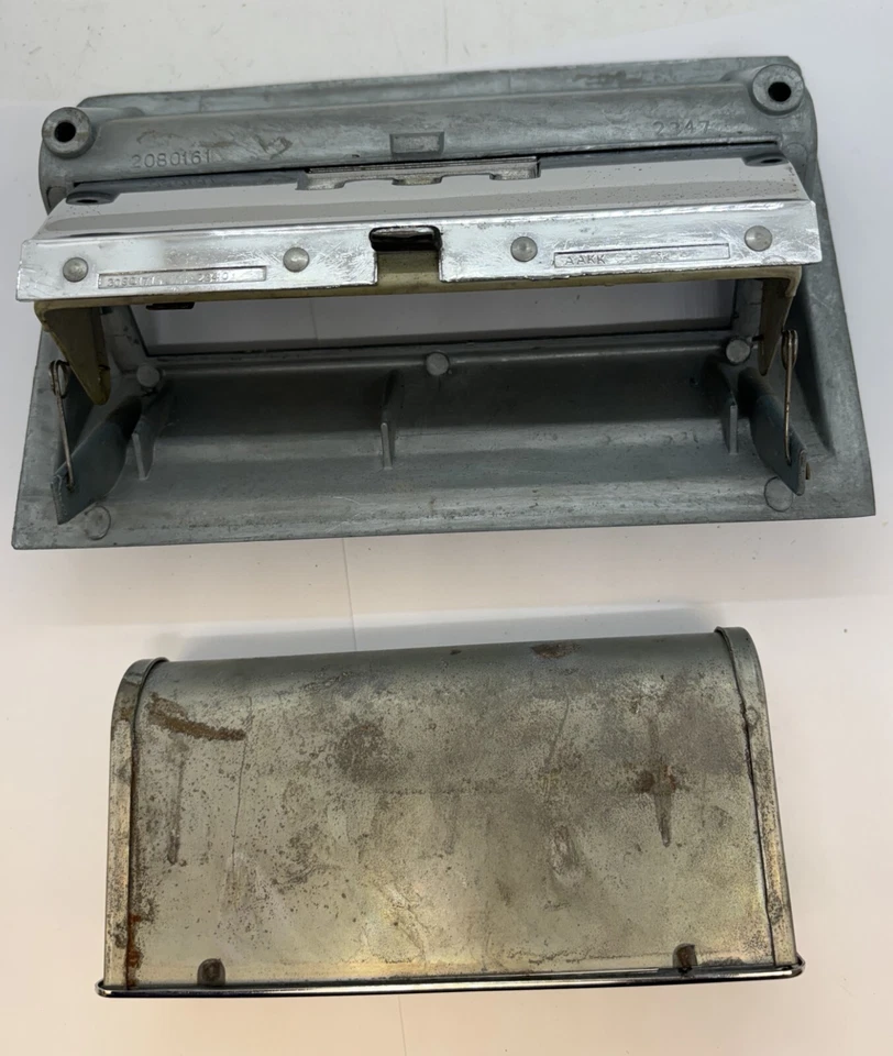 1965 Chrysler New Yorker Blue Bench Seat Back Ashtray Assembly 2080161 NOS. - Image 4 of 4