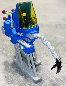 Vintage LEGO Space: Walking Astro Grappler (6882) Excellent Condition