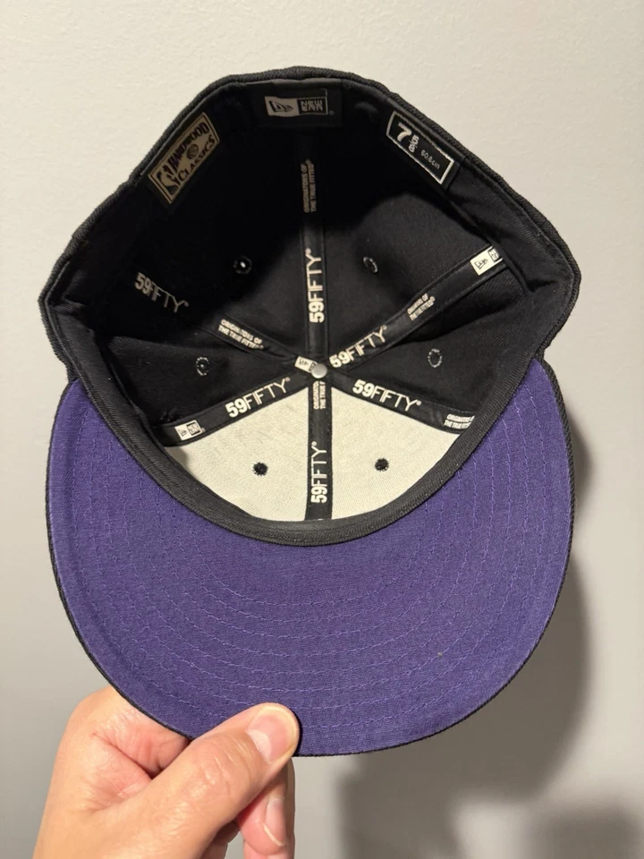 Gorra ajustada Los Angeles Lakers New Era 5950 negra cúpula púrpura UV 7 5/8 Foto 4 de 4