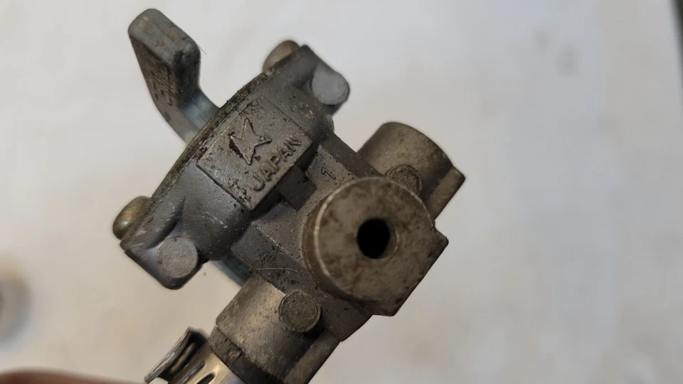 Оригинальный клапан селектора петли топливного бака Harley Япония левая розетка от оригинального производителя - Изображение 2 из 4