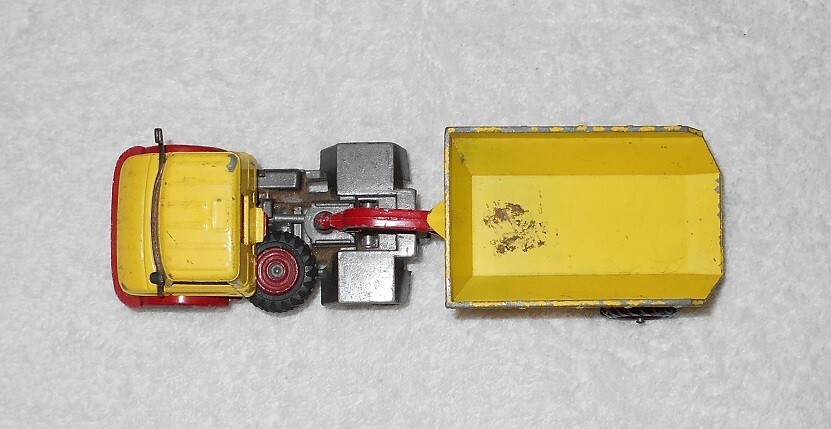 Corgi Toys - Articulated 10T Goose Dumper - Unimog 406
