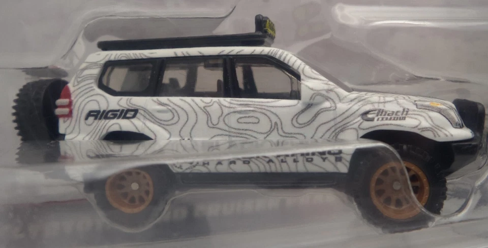 Hot Wheels Premium 2024 '05 Toyota Land Cruiser Prado Mercedes-Benz Sprinter - Imagen 2 de 4
