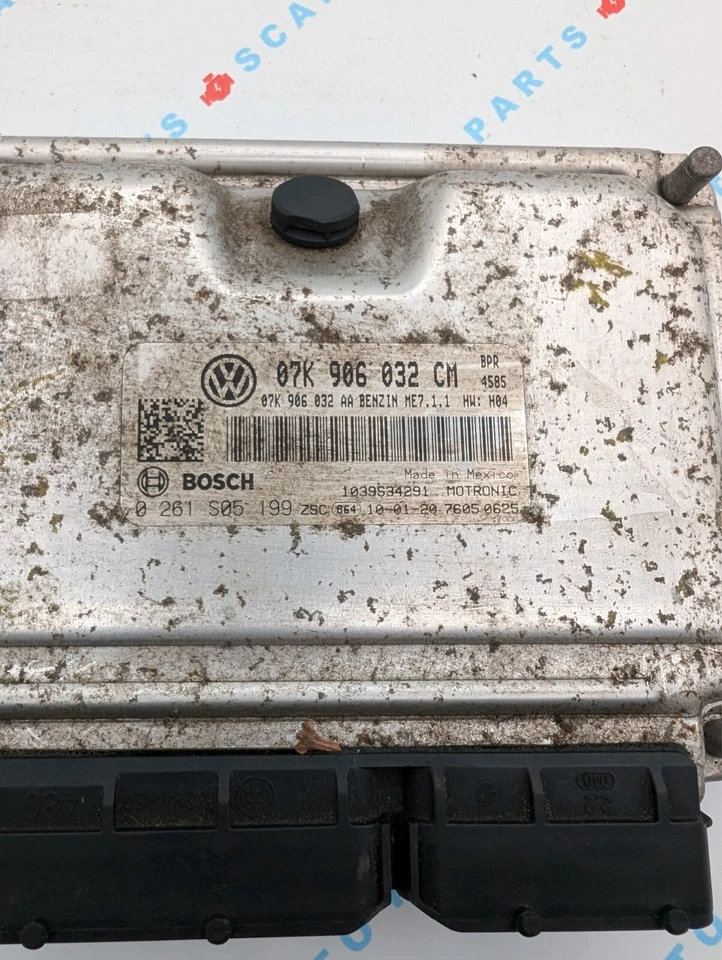 Volkswagen Beetle Bosch ME7.1.1 2010 / 07K906032 CM ECU 0261S05199 usado Foto 2 de 4