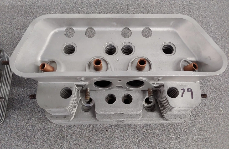 PAIR OF USED ORIGINAL 1959 PORSCHE 356A 1600 SUPER CYLINDER HEADS NLA #79 REPAIR - Imagem 4 de 4