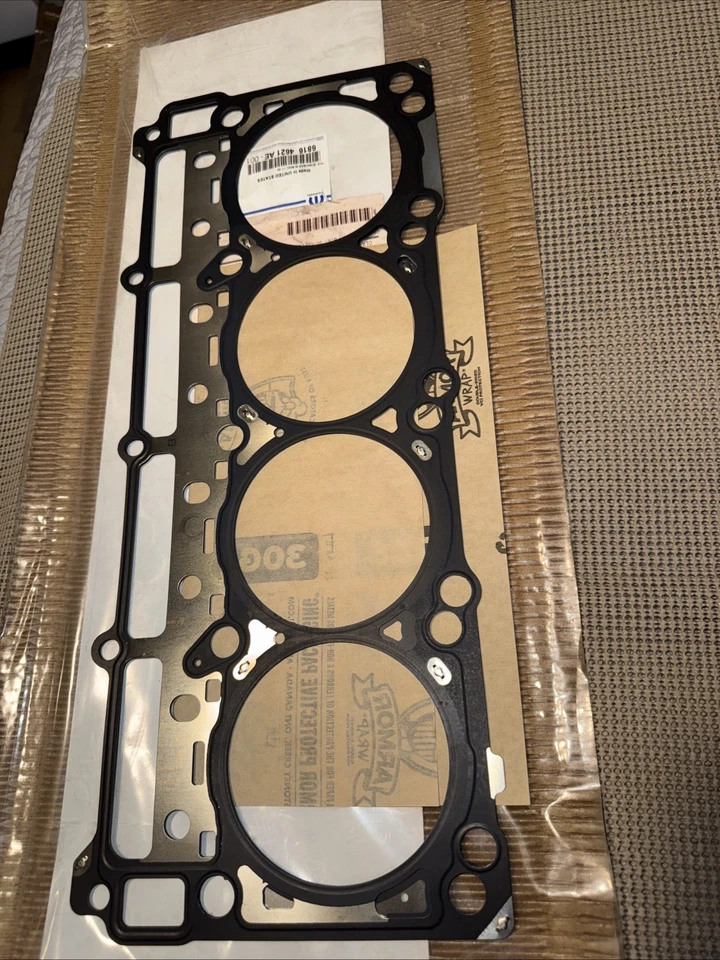Junta de culata derecha genuina Mopar 2016-2025 Dodge Challenger 68164621AE Foto 4 de 4