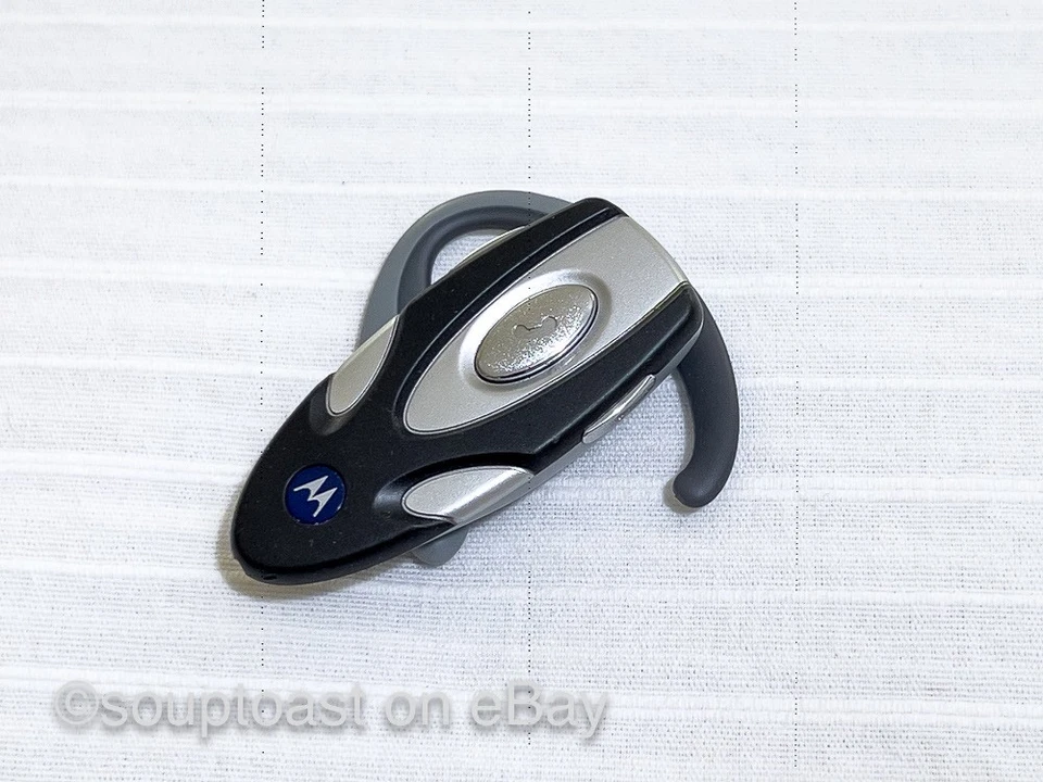 OLD SCHOOL COOL Motorola HS820 Bluetooth Earpiece with Motorola Charger TESTED - Image 3 of 3